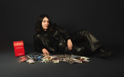 Lo sagrado y lo profano del romance en «Mujeres y Dios», nuevo single de Flores