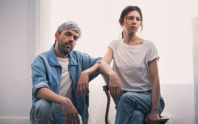 Dënver le canta a las penas del mundo y el corazón en ‘A Pedacitos’, la balada perfecta para recibir la primavera