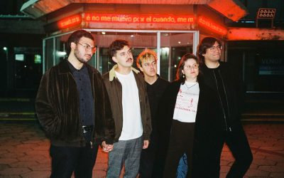 Universo pop en expansión: Dame un cuchillo debuta con un single doble que habita la contención y el desborde